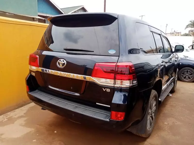 Toyota Landcruiser  V8   - 2016