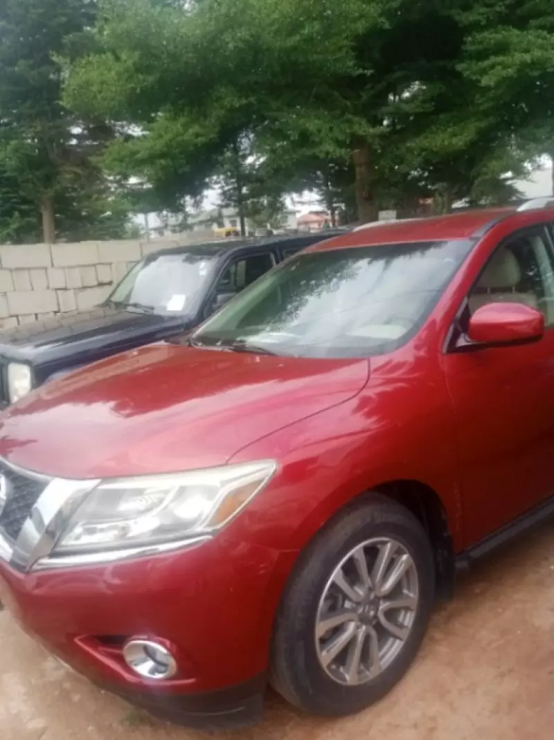 Nissan Pathfinder   - 2016