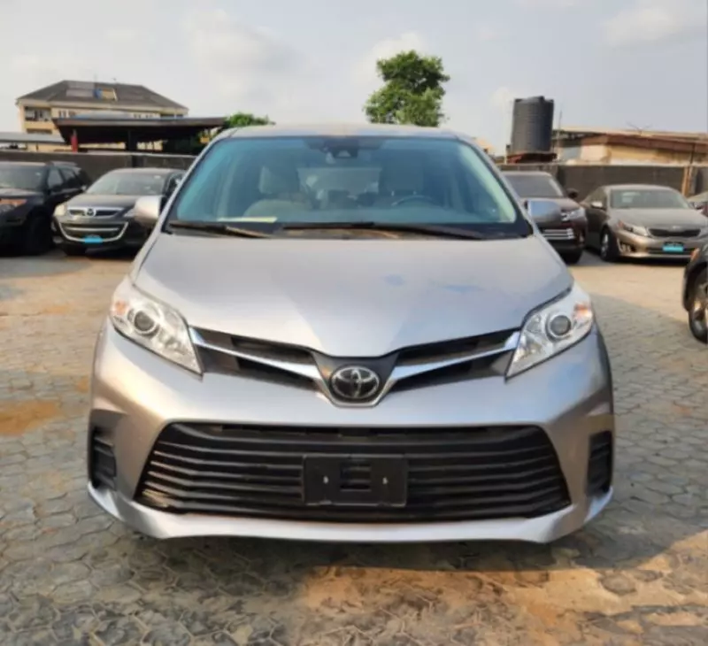 Toyota Sienna   - 2018