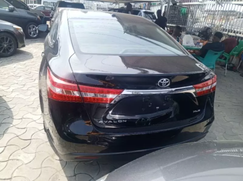 Toyota Avalon   - 2014