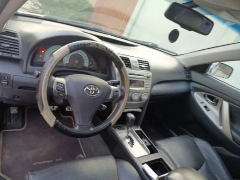 Toyota Camry   - 2010