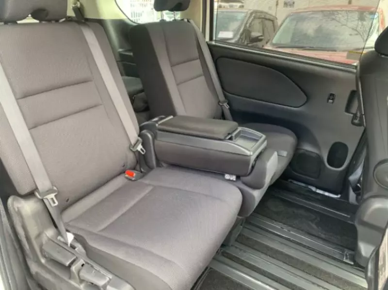 Nissan Serena   - 2018