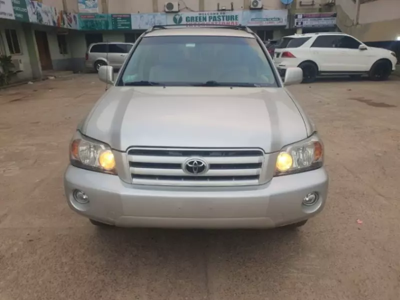 Toyota Highlander   - 2016