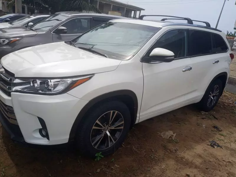 Toyota Highlander   - 2016