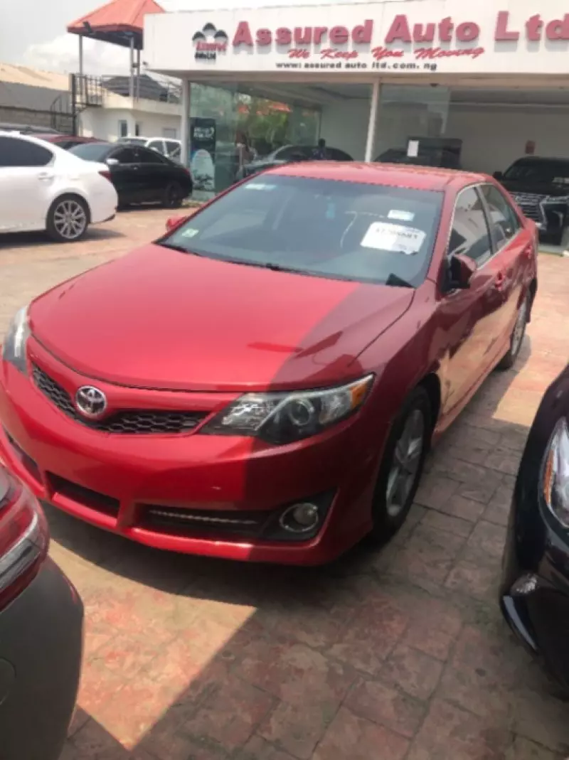 Toyota Camry - 2012