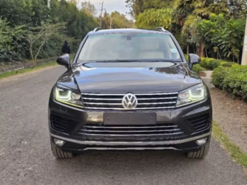 Volkswagen Touareg   - 2015