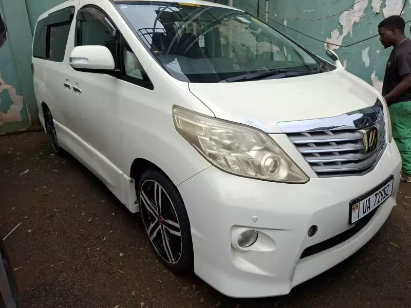 Toyota Alphard   - 2011