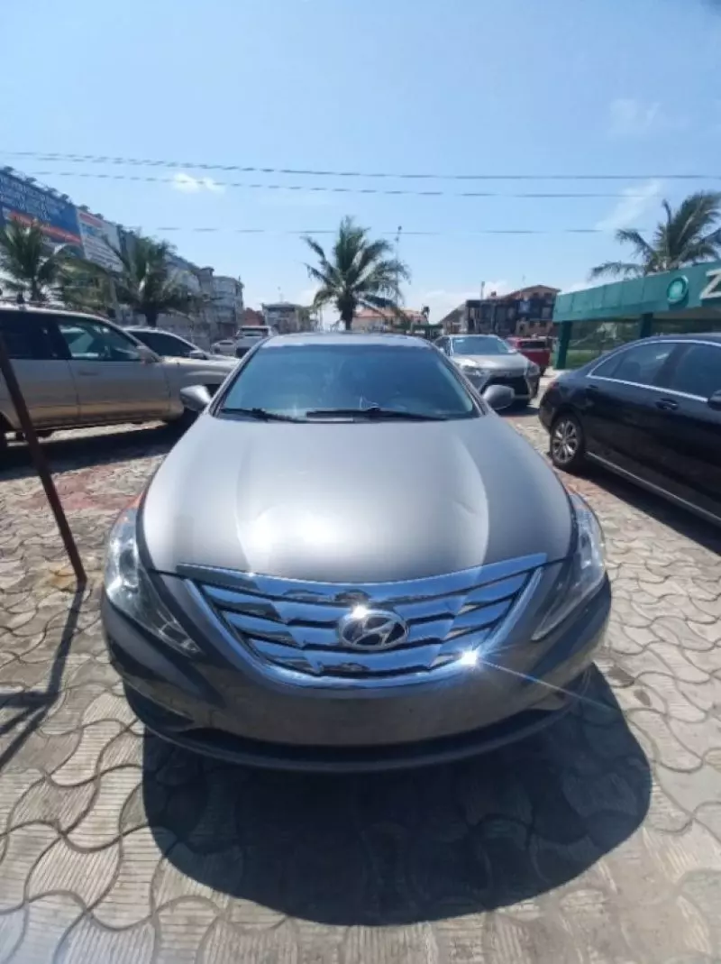 Hyundai Sonata   - 2013