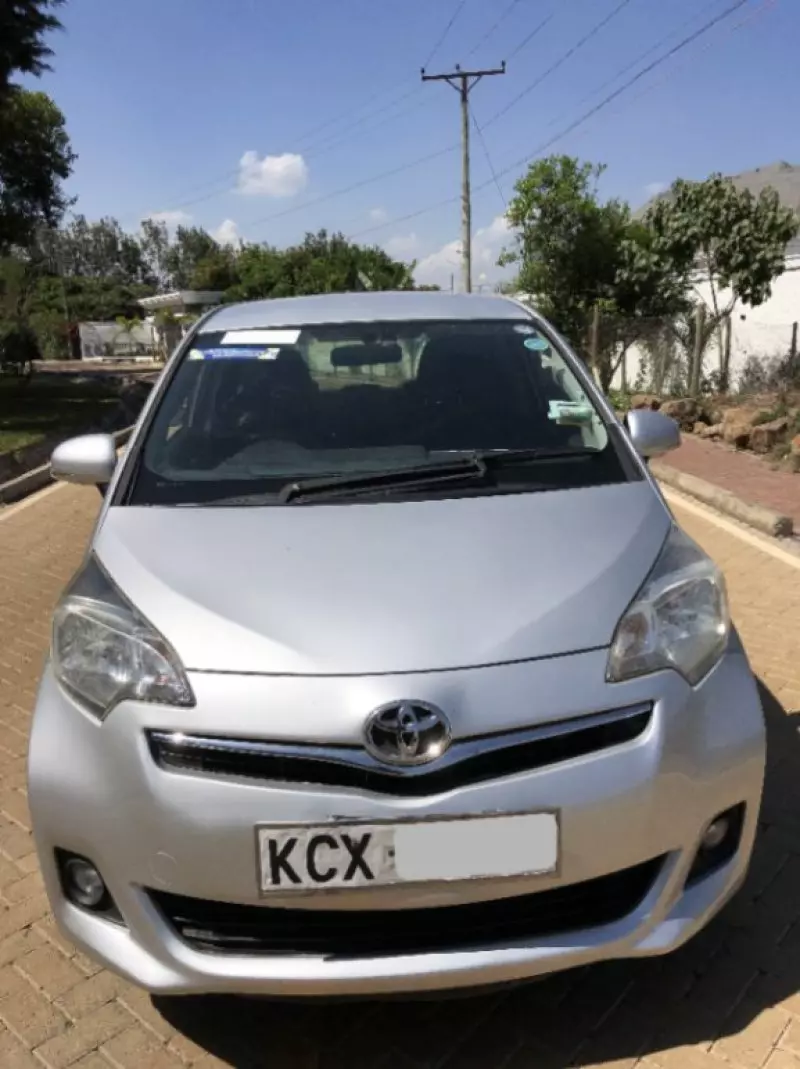 Toyota Ractis   - 2012