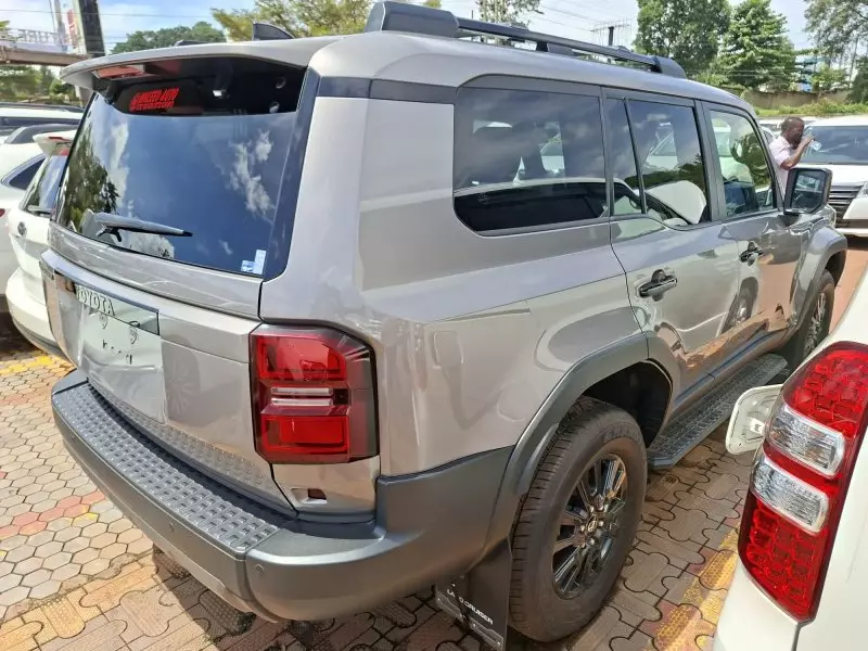 Toyota Landcruiser Prado - 2024