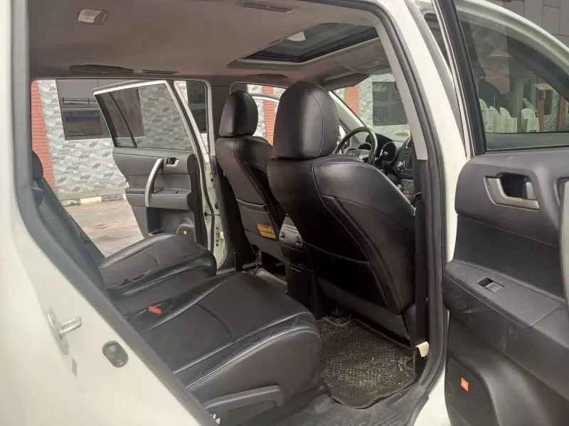 Toyota Highlander   - 2011