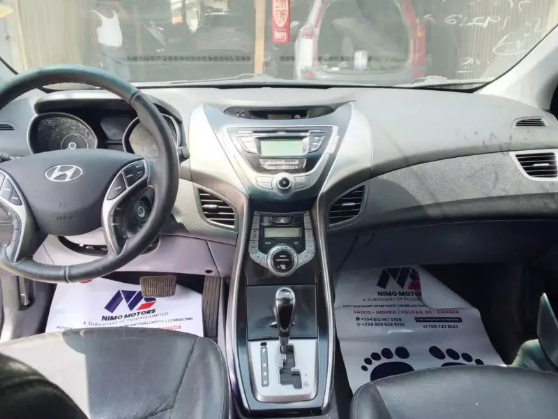 Hyundai Elantra   - 2013