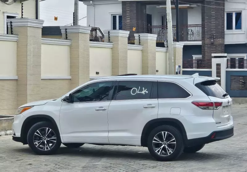 Toyota Highlander   - 2016
