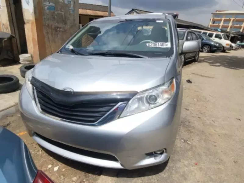 Toyota Sienna   - 2012