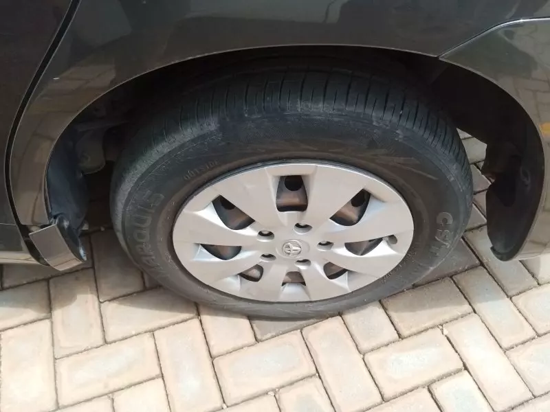 Toyota Noah   - 2012