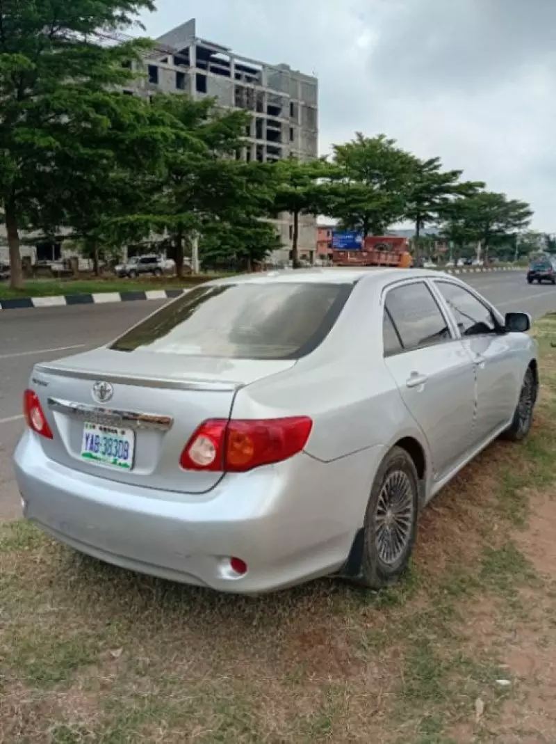 Toyota corolla   - 2009