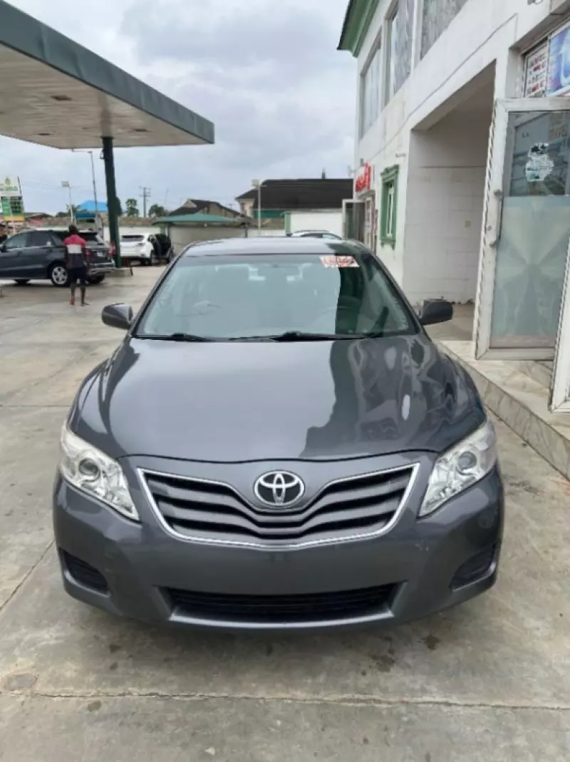 Toyota Camry   - 2009