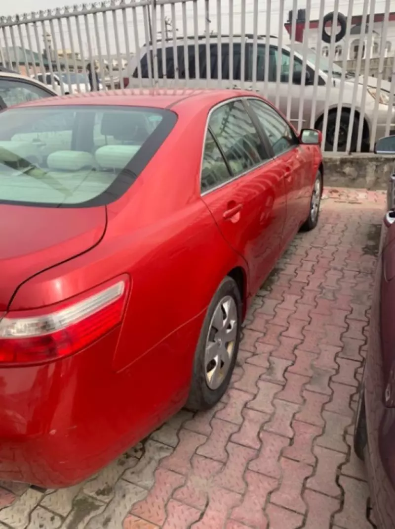 Toyota Camry   - 2009