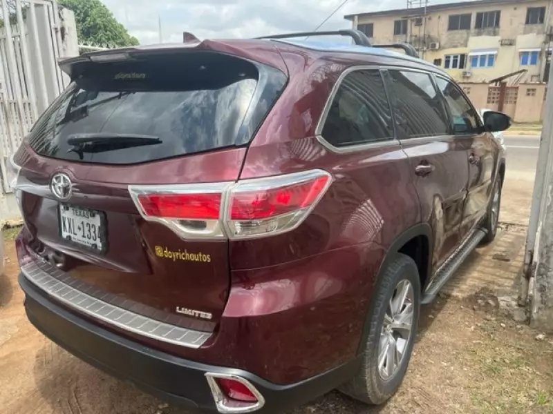 Toyota Highlander   - 2015