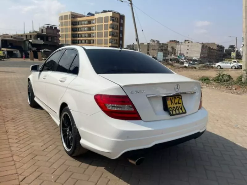 Mercedes-Benz C200   - 2013