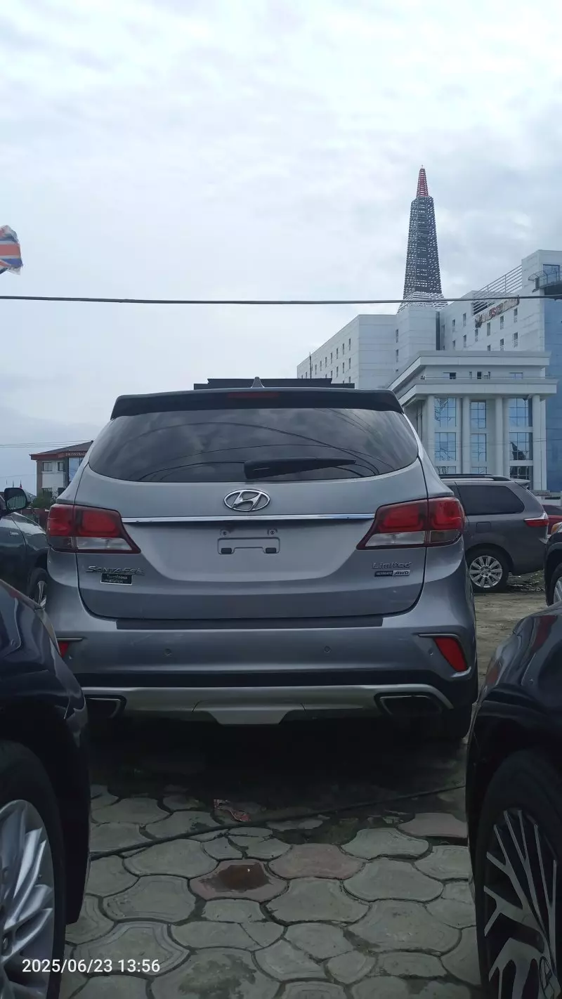 Hyundai Santa Fe   - 2014