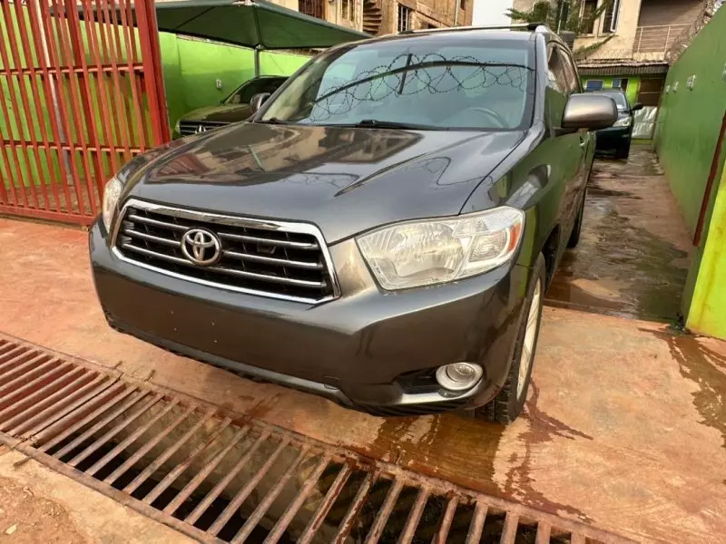 Toyota Highlander   - 2014