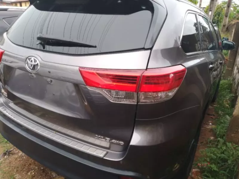 Toyota Highlander   - 2016
