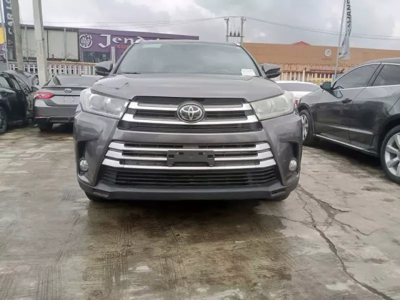 Toyota Highlander   - 2019