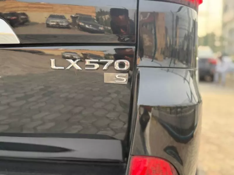 Lexus LX 570 - 2019