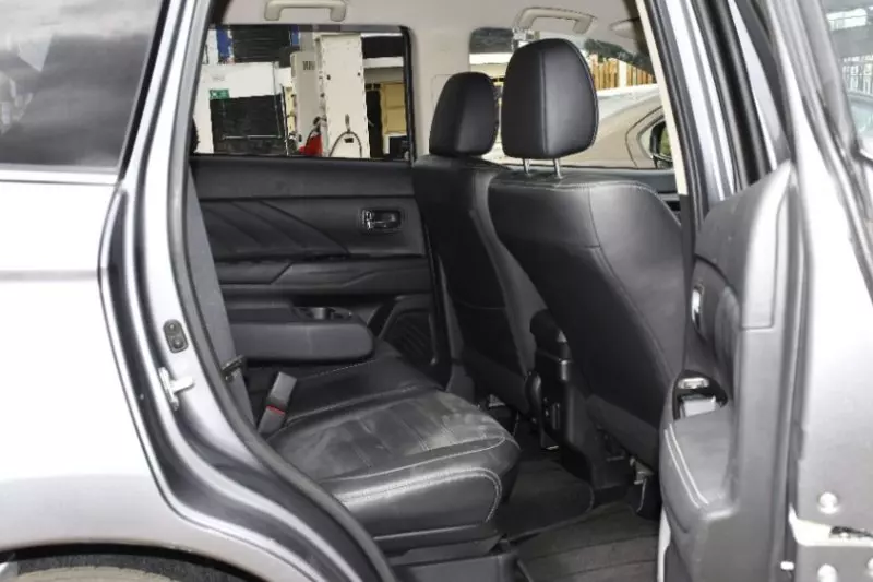 Mitsubishi Plug-in Hybrid Outlander   - 2017