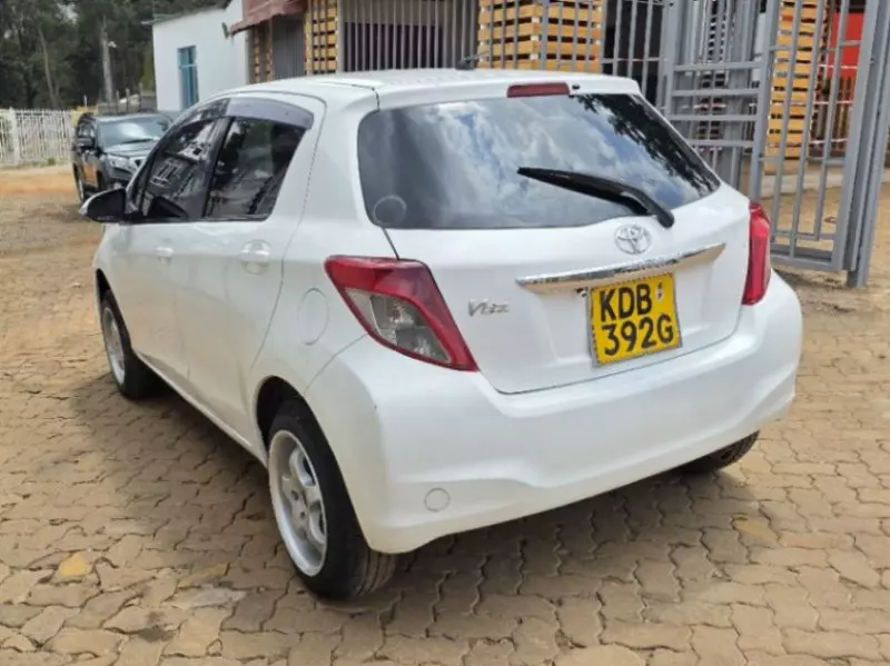 Toyota Vitz   - 2013