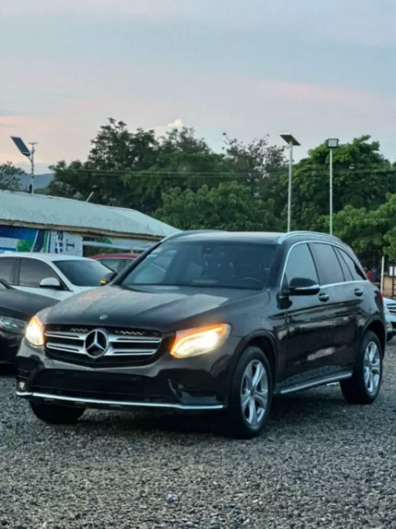 Mercedes-Benz GLC 300   -