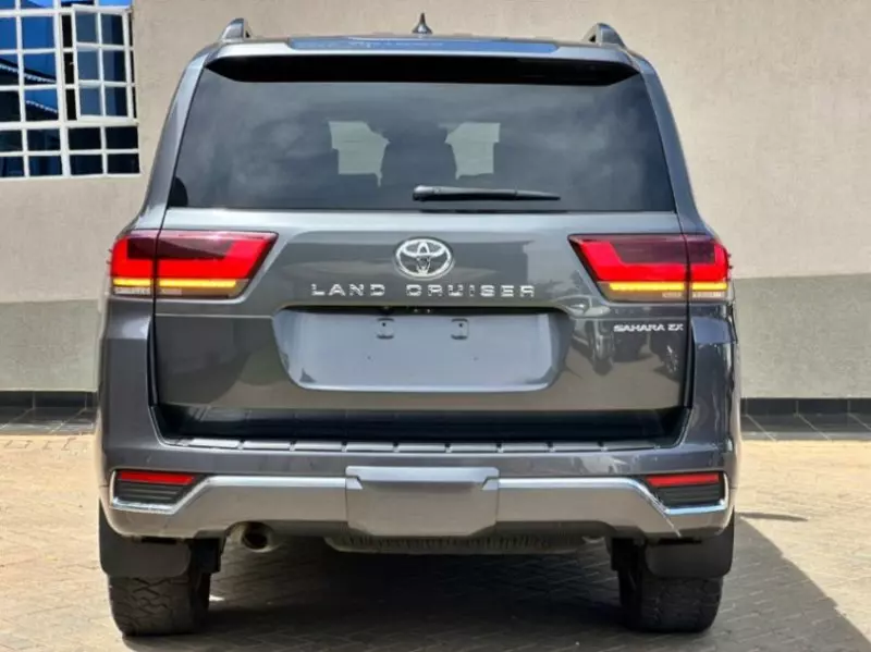 Toyota LAND CRUISER 300 LC300