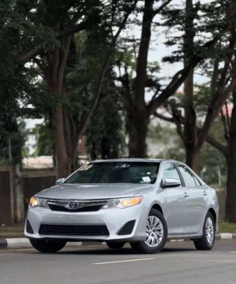 Toyota Camry   - 2012