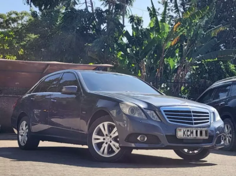 Mercedes-Benz E 200   - 2010