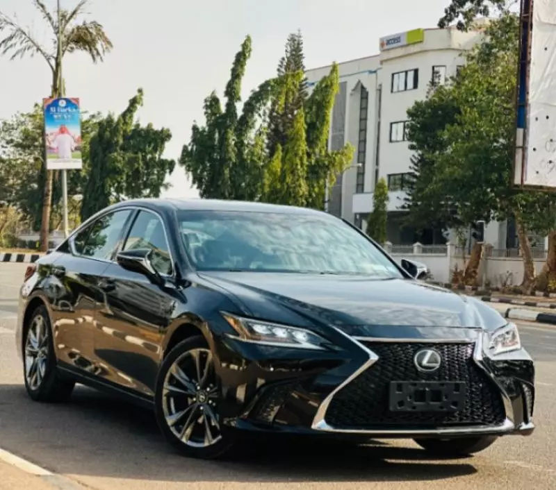 Lexus ES   - 2019