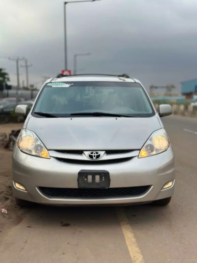Toyota Sienna   - 2006