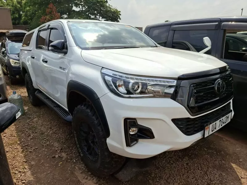 Toyota Hilux   - 2019