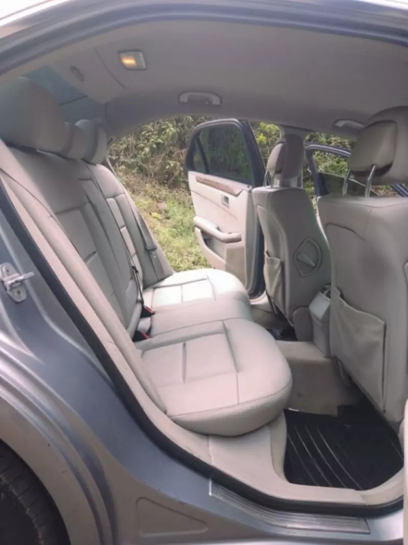 Mercedes-Benz E200   - 2010