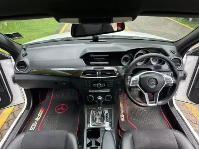 Mercedes-Benz C200   - 2013