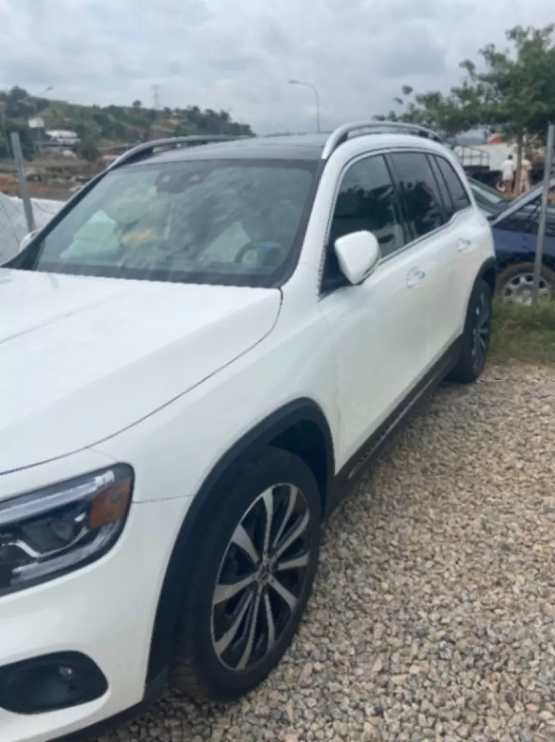 Mercedes-Benz GLB 250   - 2021