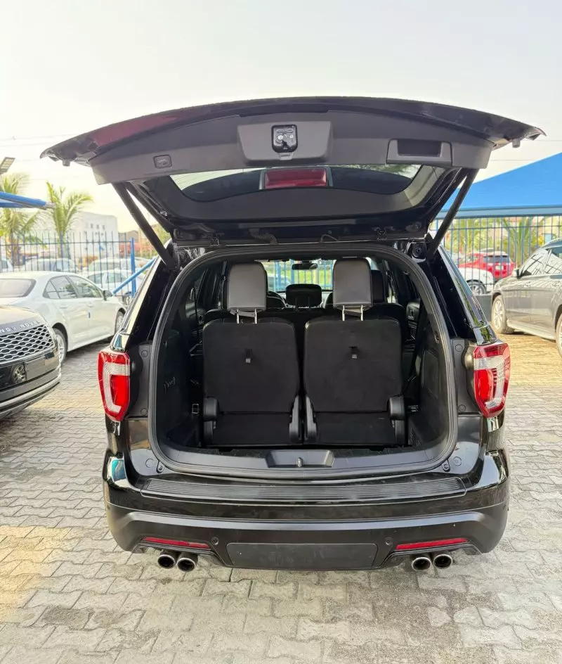 Ford Explorer   - 2018