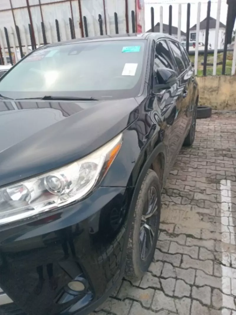 Toyota Highlander   - 2019
