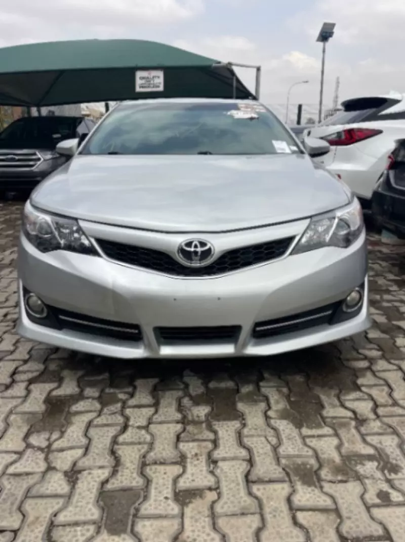 Toyota Camry   - 2012
