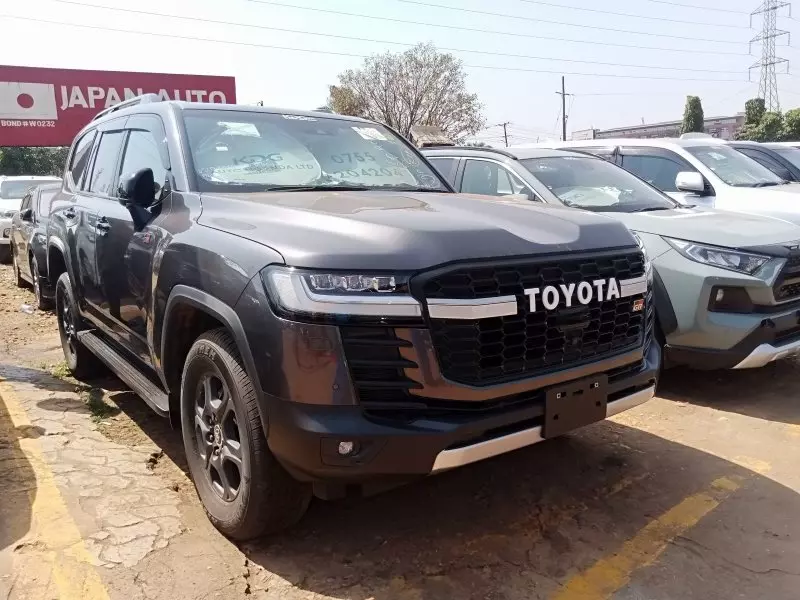 Toyota Land Cruiser   - 2023
