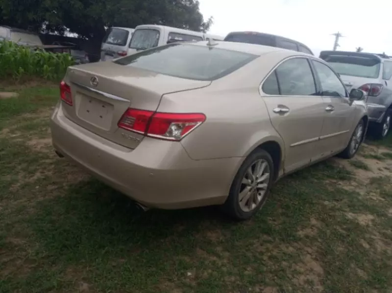 Lexus ES 350   - 2011