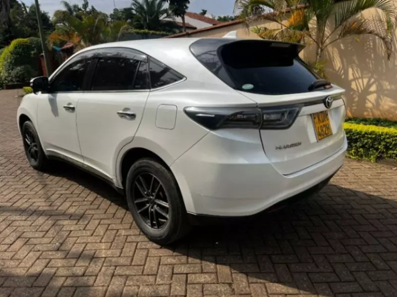 Toyota Harrier   - 2016