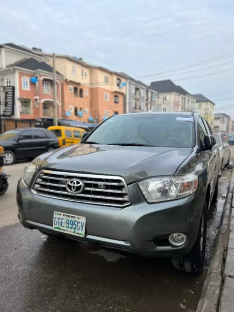 Toyota Highlander   - 2010