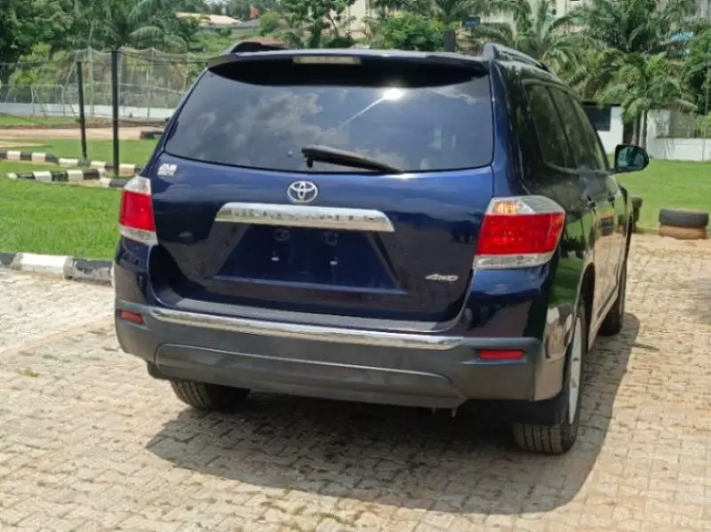 Toyota Highlander   - 2012