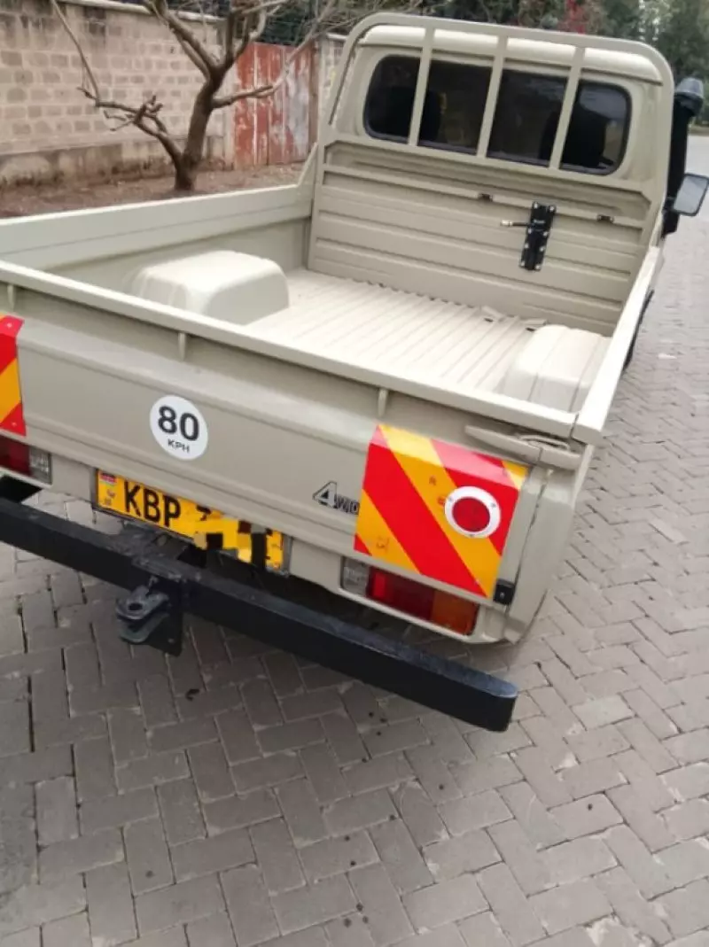 Toyota Land Cruiser   -